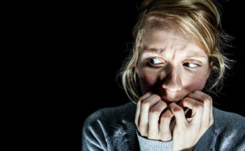 Strach – dlaczego występuje, jak się objawia oraz jak go zwalczyć.